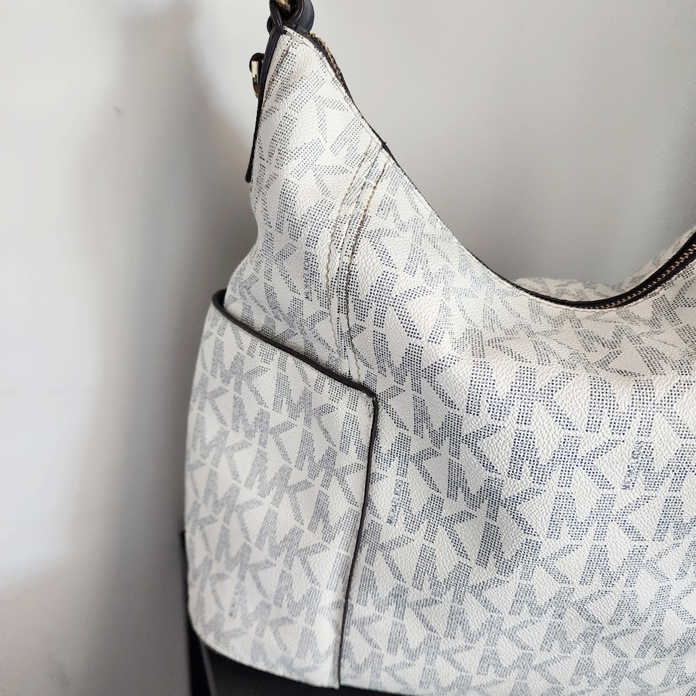Michael Kors‎ Anita Navy and White Signature Shoulder Bag - Picture 8 of 14